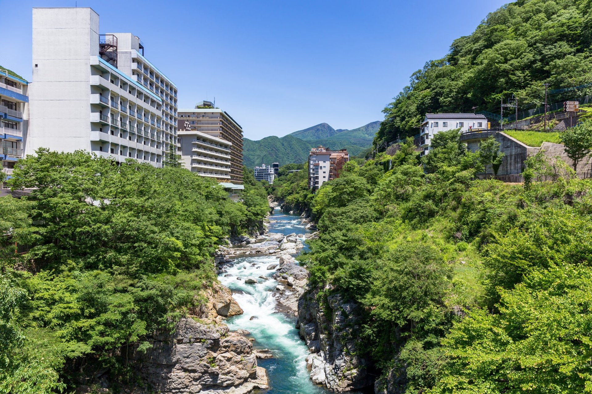 日本溫泉及裡山風光(示意图)