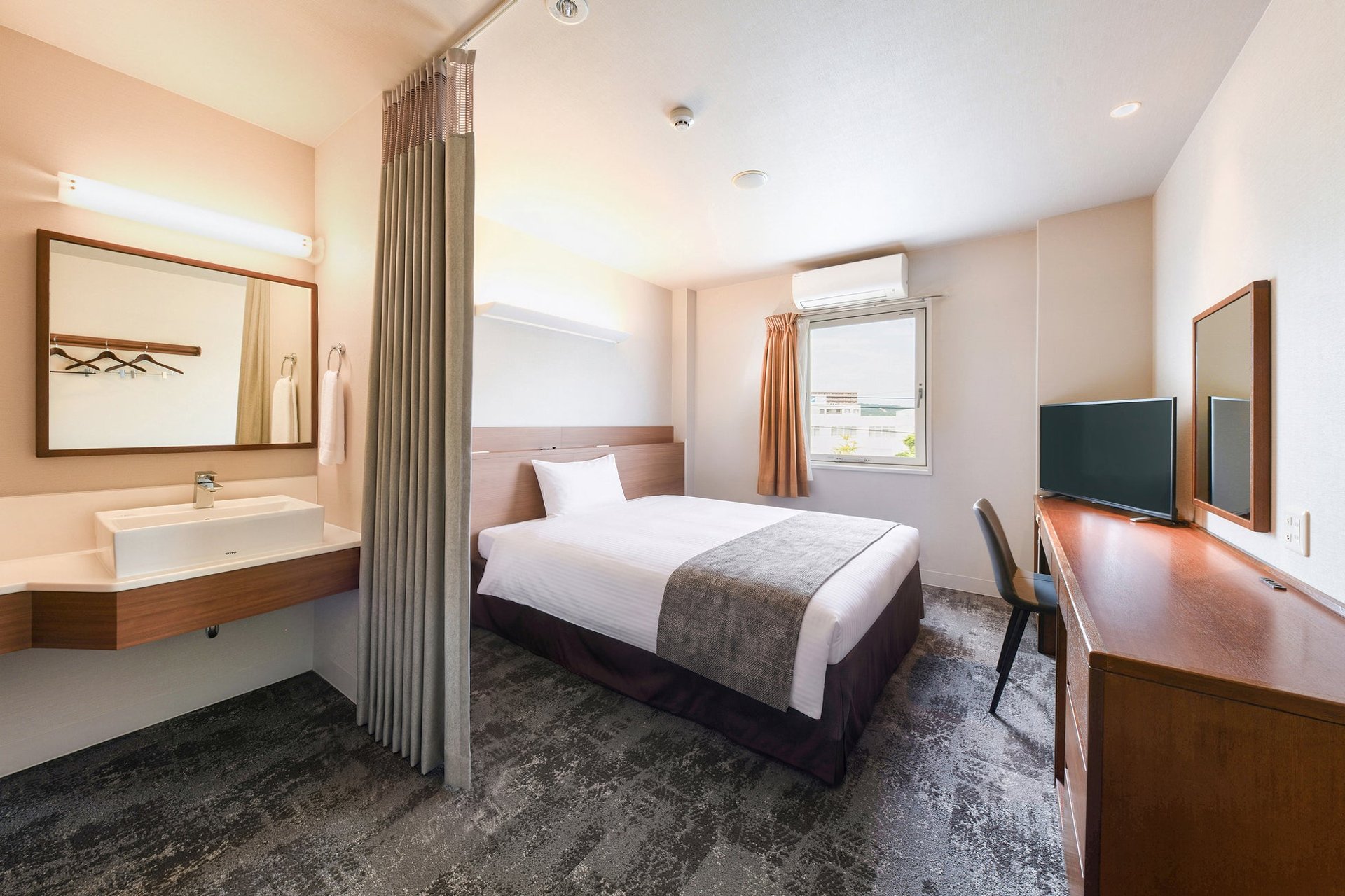 翻新後嘅 Bessel Hotel 東廣島單人客房