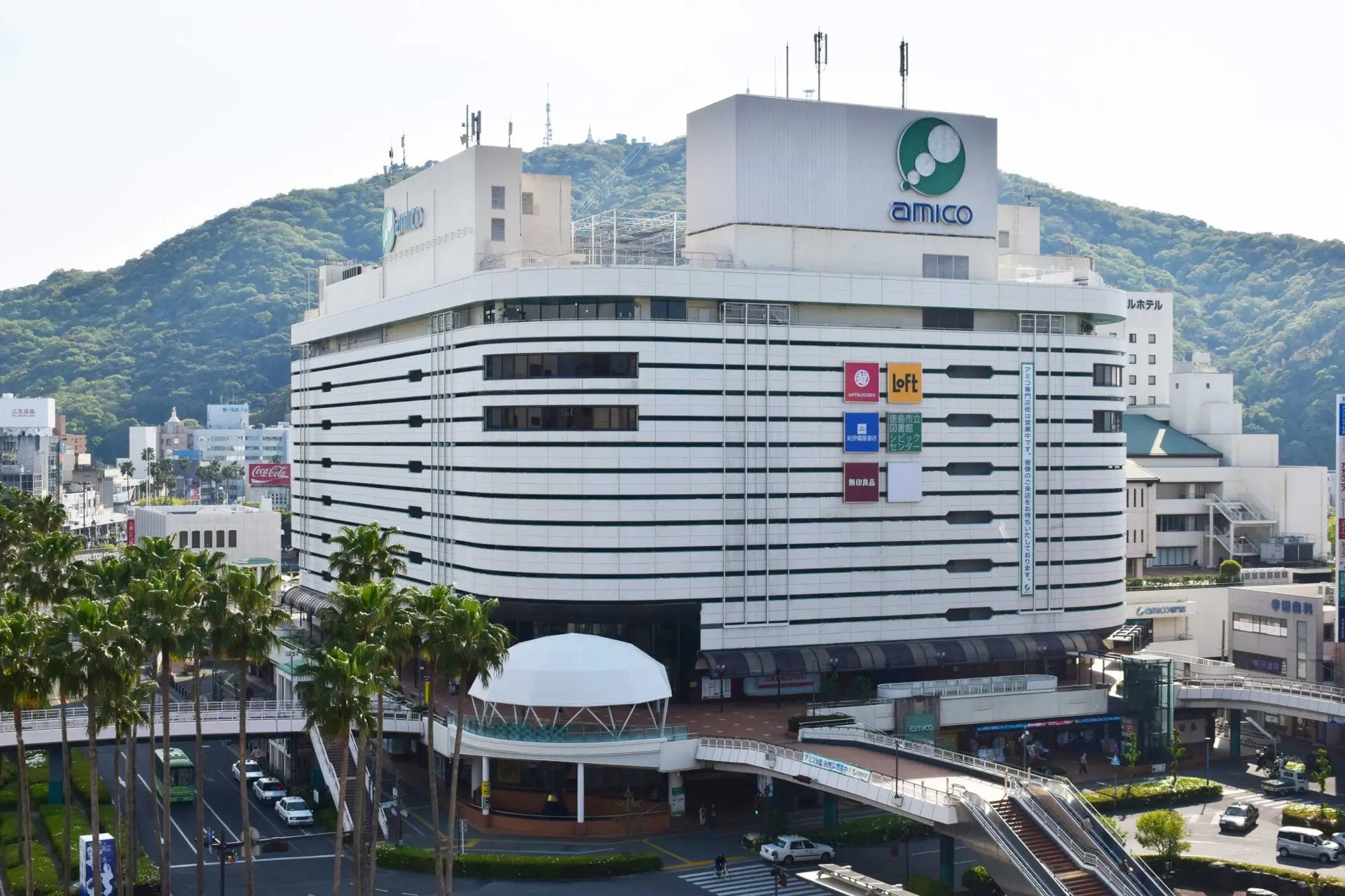 徳島駅前ビル「アミコ」(アミコ東館・アミコ専門店街)——展覽場地。