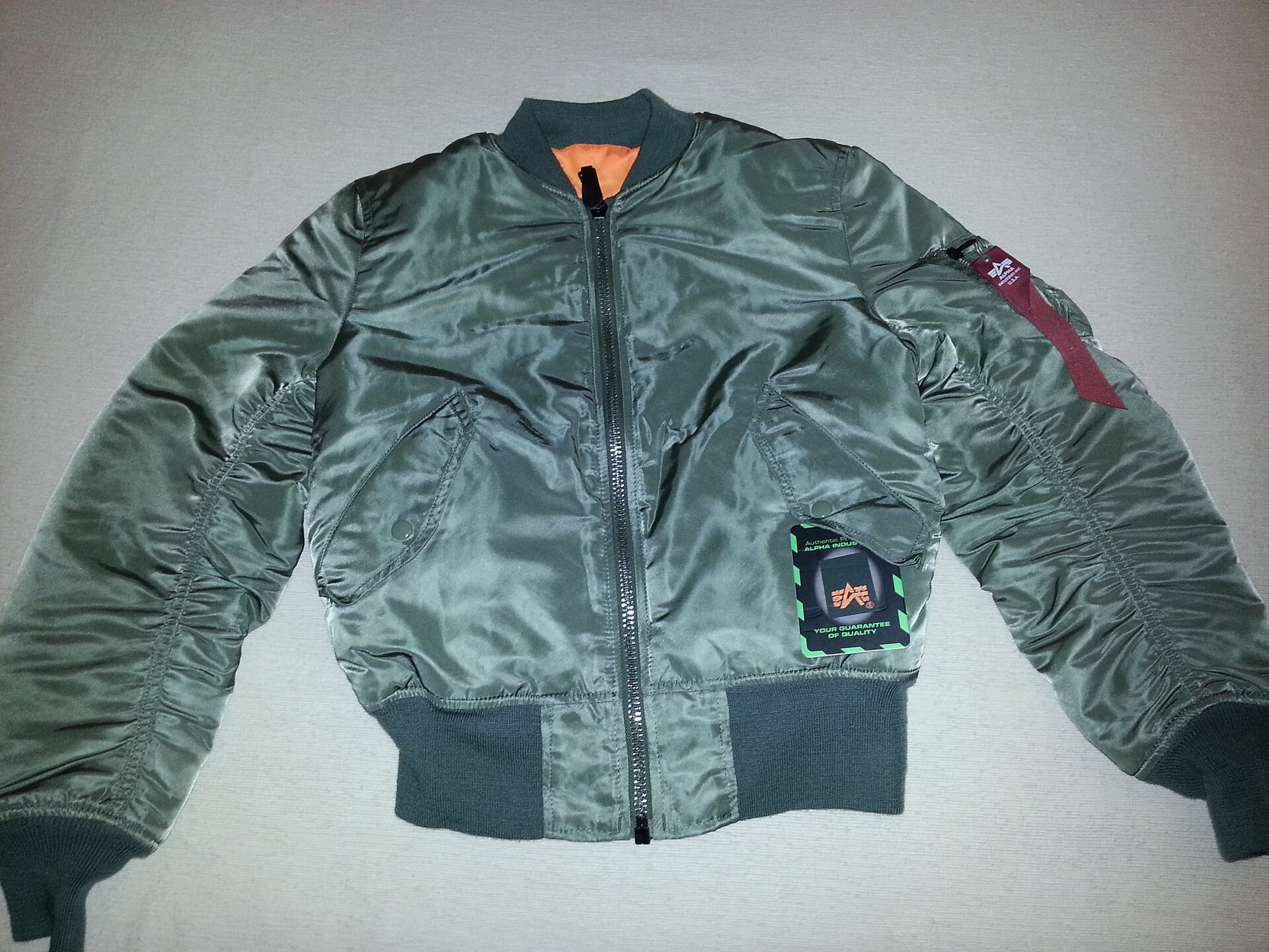 GUNDAM ZZ × ALPHA INDUSTRIES Quattro Bageera 飛行夾克(示意)