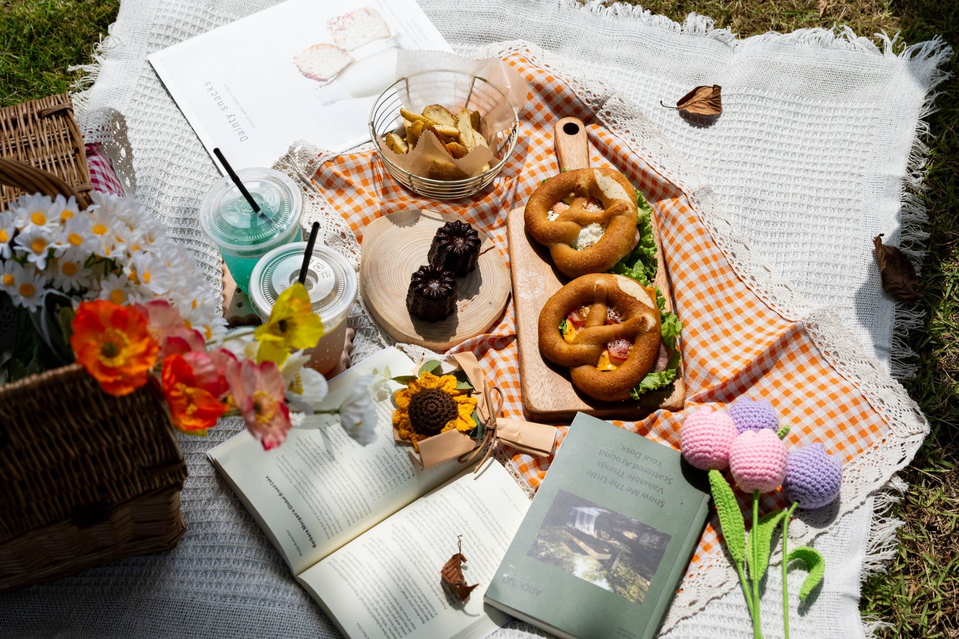 Kosugi Resort 度假野餐套餐：含 Pretzel 三文治、薯條、卡奴雷、飲品及全套野餐器具