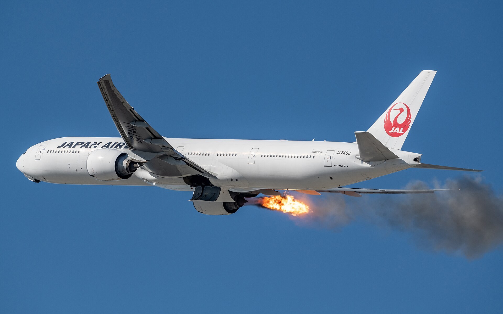 日本機場櫃檯展示JAL套票優惠券