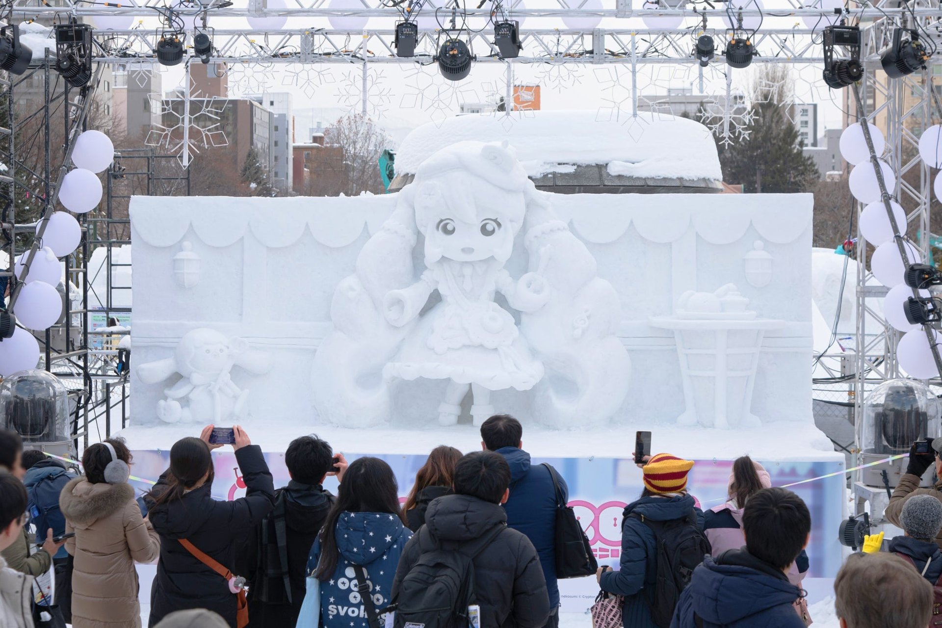 SNOW MIKU 2026 舉辦期間喺小樽嘅雪彌可雪像