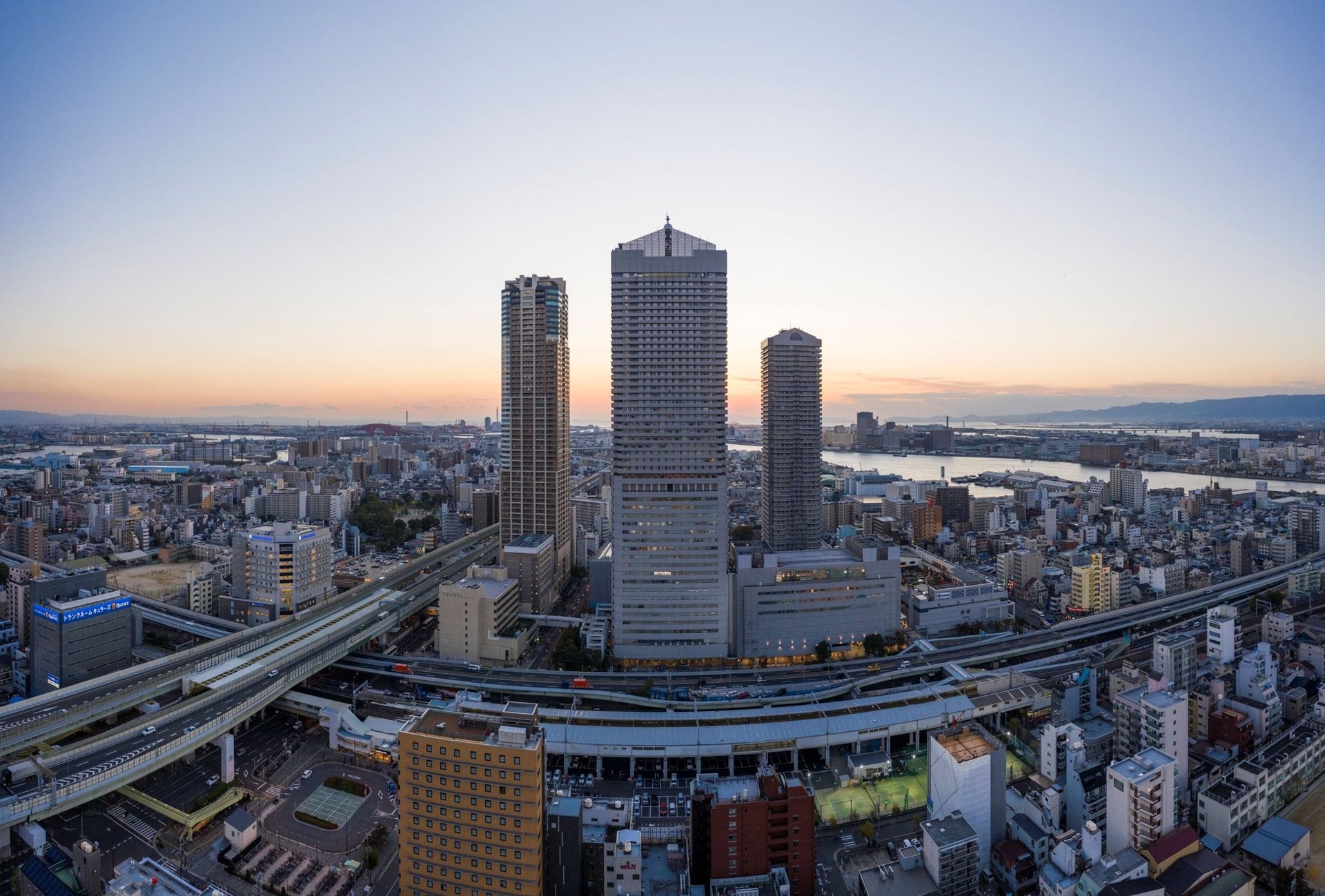 大阪海灣塔藝術酒店喺海灣區嘅全景