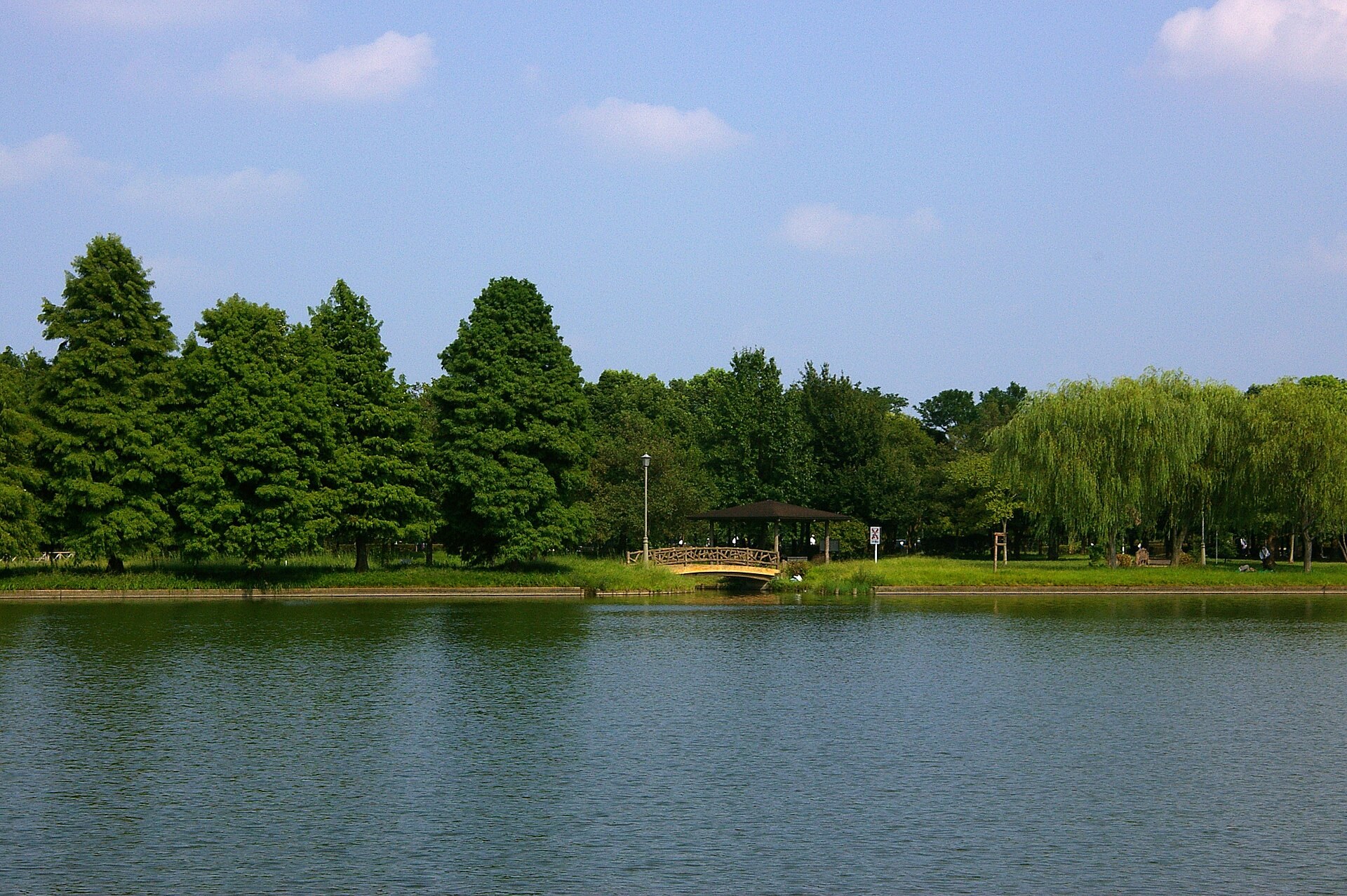 埼玉縣三郷市みさと公園水邊嘅燒烤場同大型兒童遊樂設施