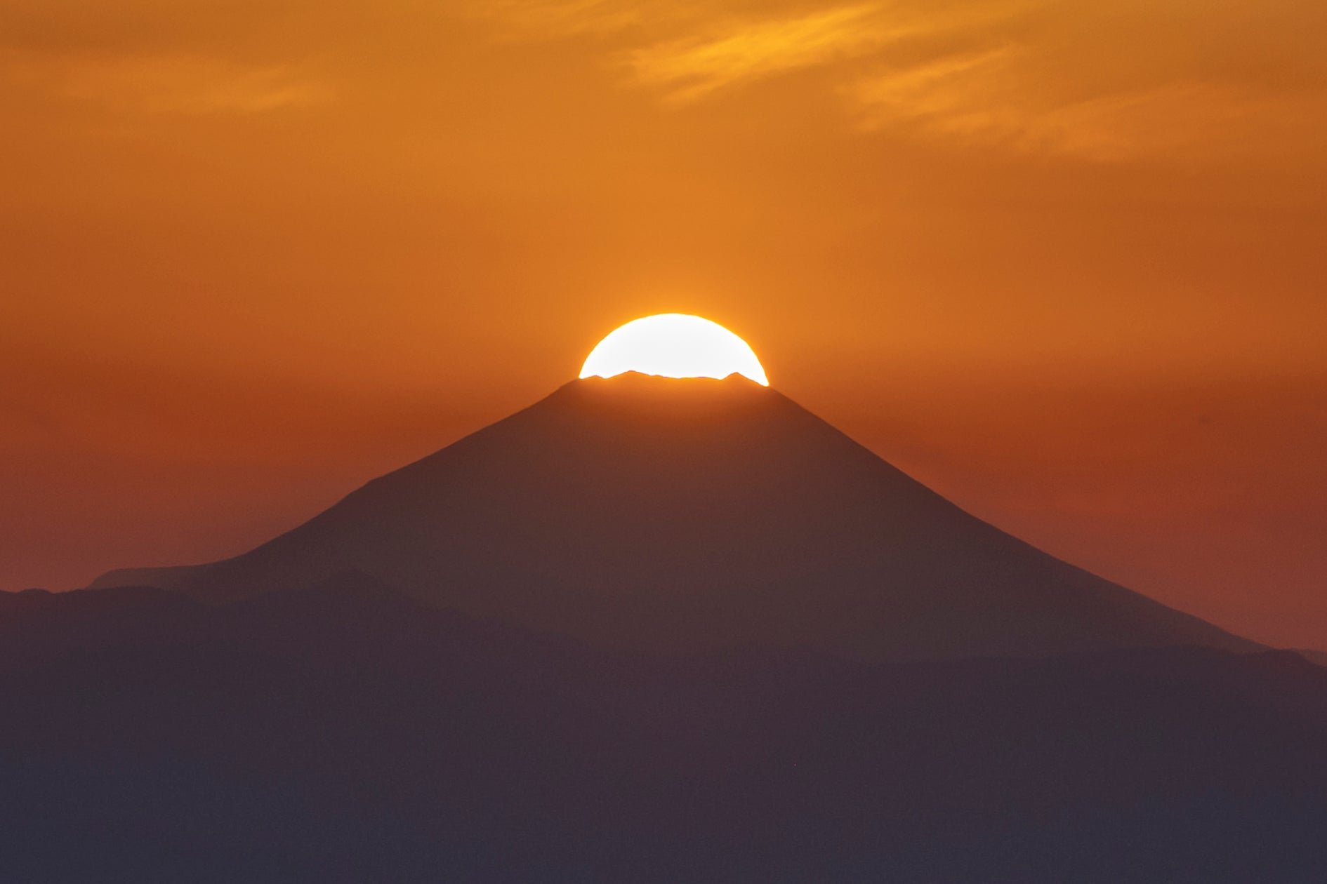 11月8日晴空塔望富士山頂日落在「鑽石」，每年只係兩次