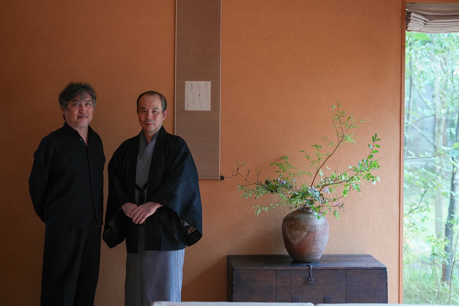 湯の山 素粋居茶室「抱土」之茶道具展示(圖片来源:PR TIMES)