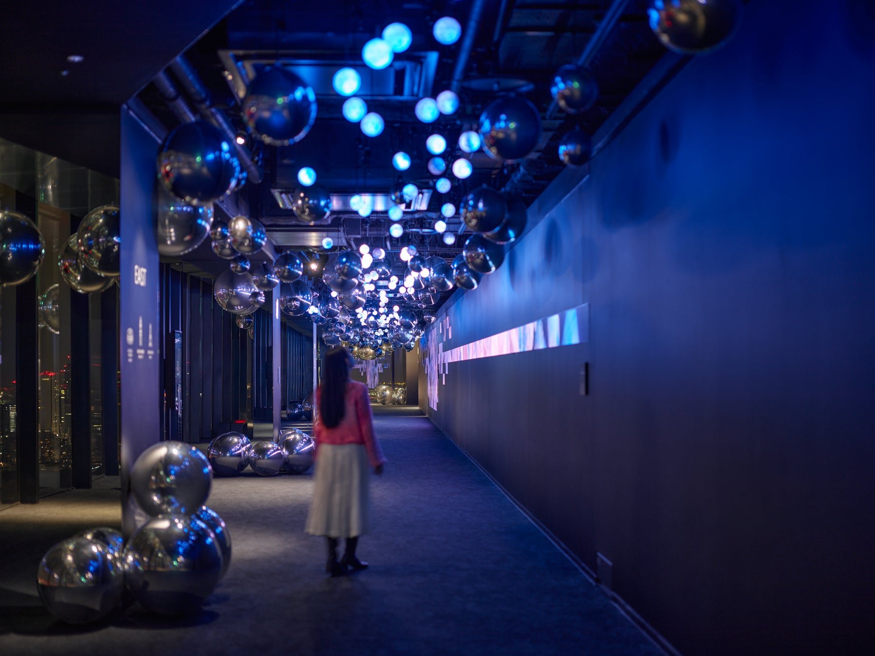 Shibuya Sky 46樓 SKY GALLERY 回廊，大型LED影像同環繞音效裝置