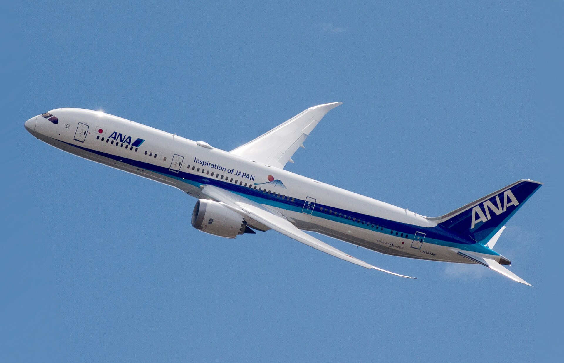 福岡機場外景，旅客排隊候機