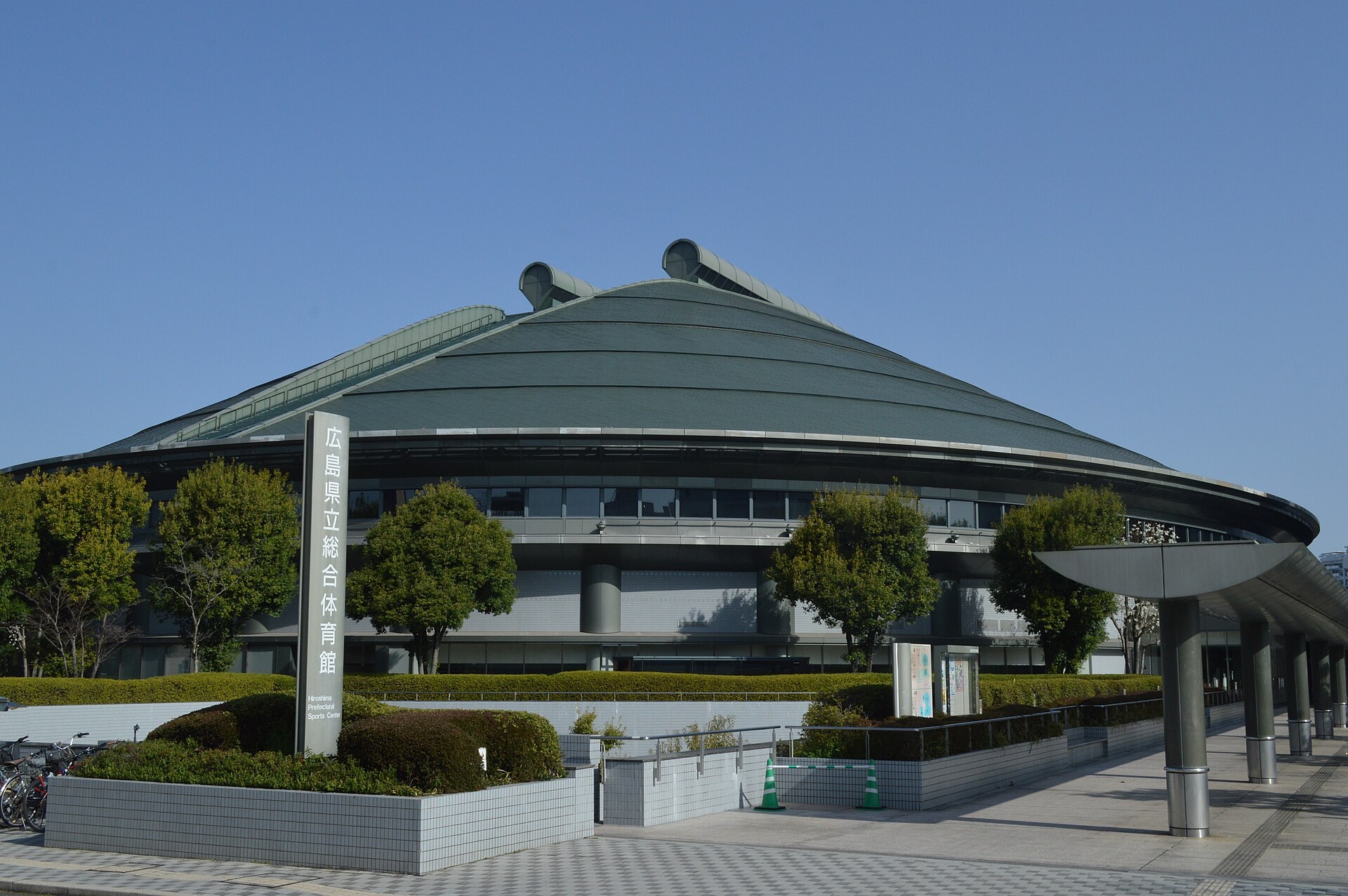 廣島Green Arena外圍,大型音樂祭海報牆