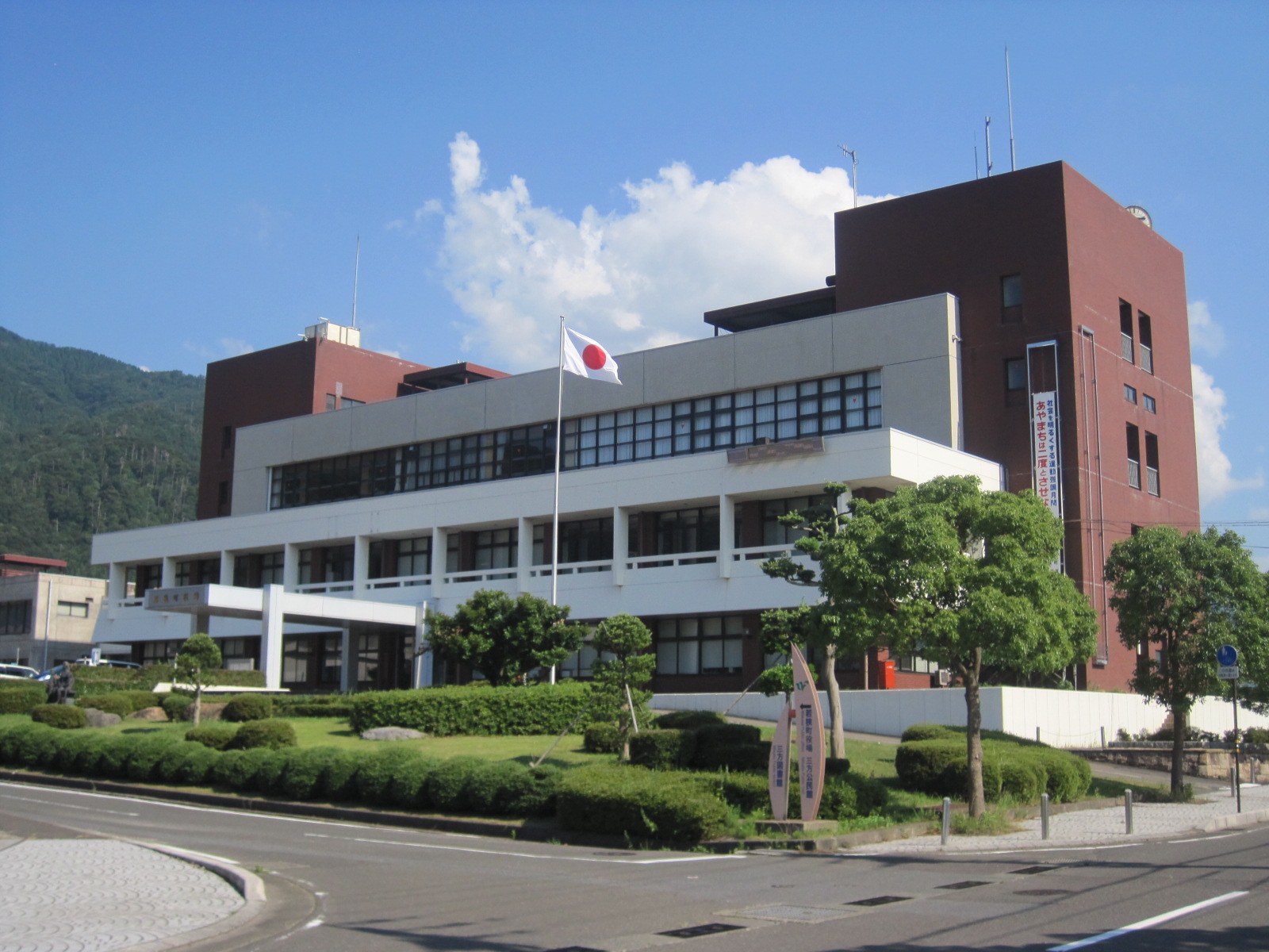 福井縣若狭町三方石觀世音石造觀音像示意圖