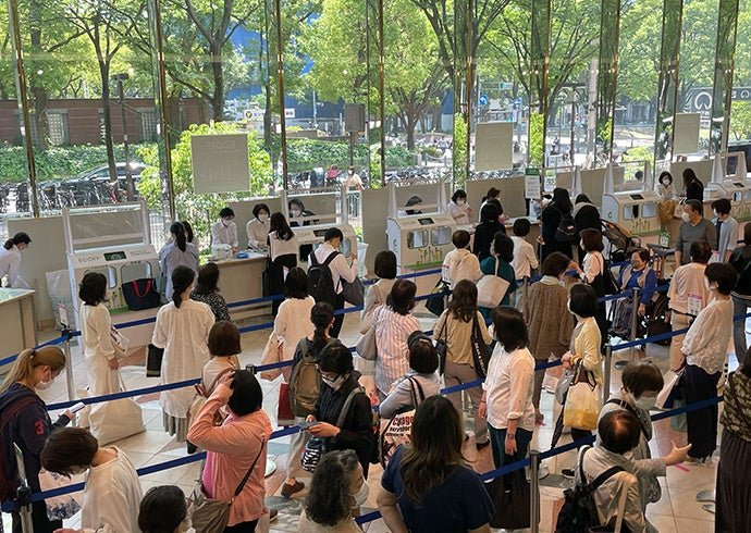 松坂屋名古屋店 ECOFF 活動嘅衣物回收現場（以前喺南館1樓オルガン広場舉行）