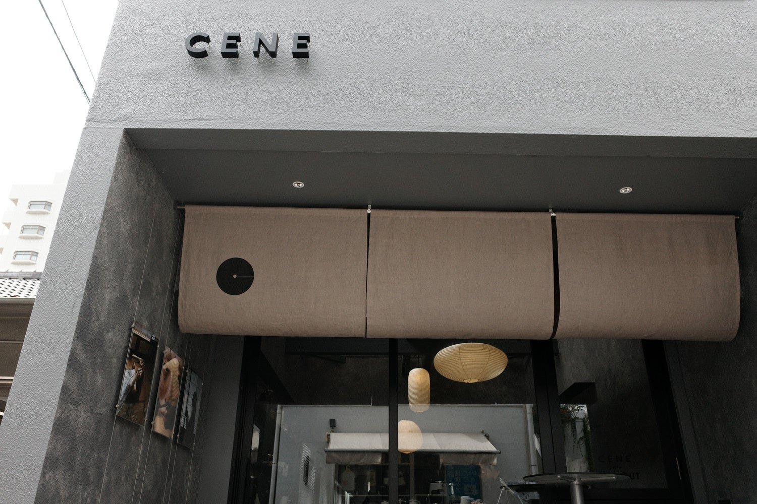 CENE 福岡店翻新後嘅外牆，暖簾配合傳統日式裝飾