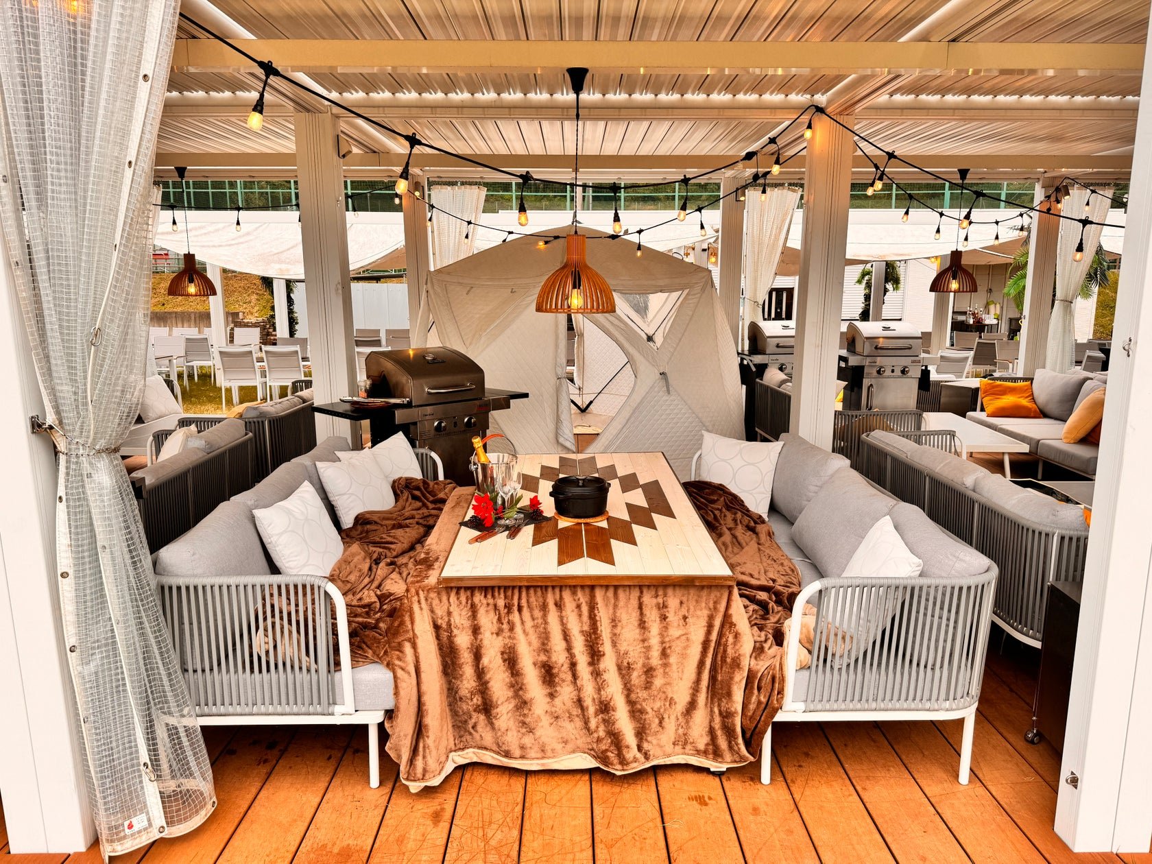ANAクラウンプラザホテル成田屋外 BBQ 設施「THE BBQ YARD GROVE HILLS NARITA」