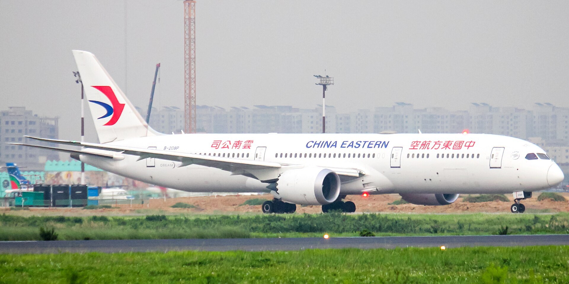 國東航 A320 停喺名古屋/中部機場(示意)
