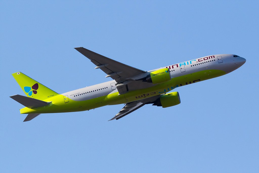 珍航空（Jin Air）客機飛行於雲層之上