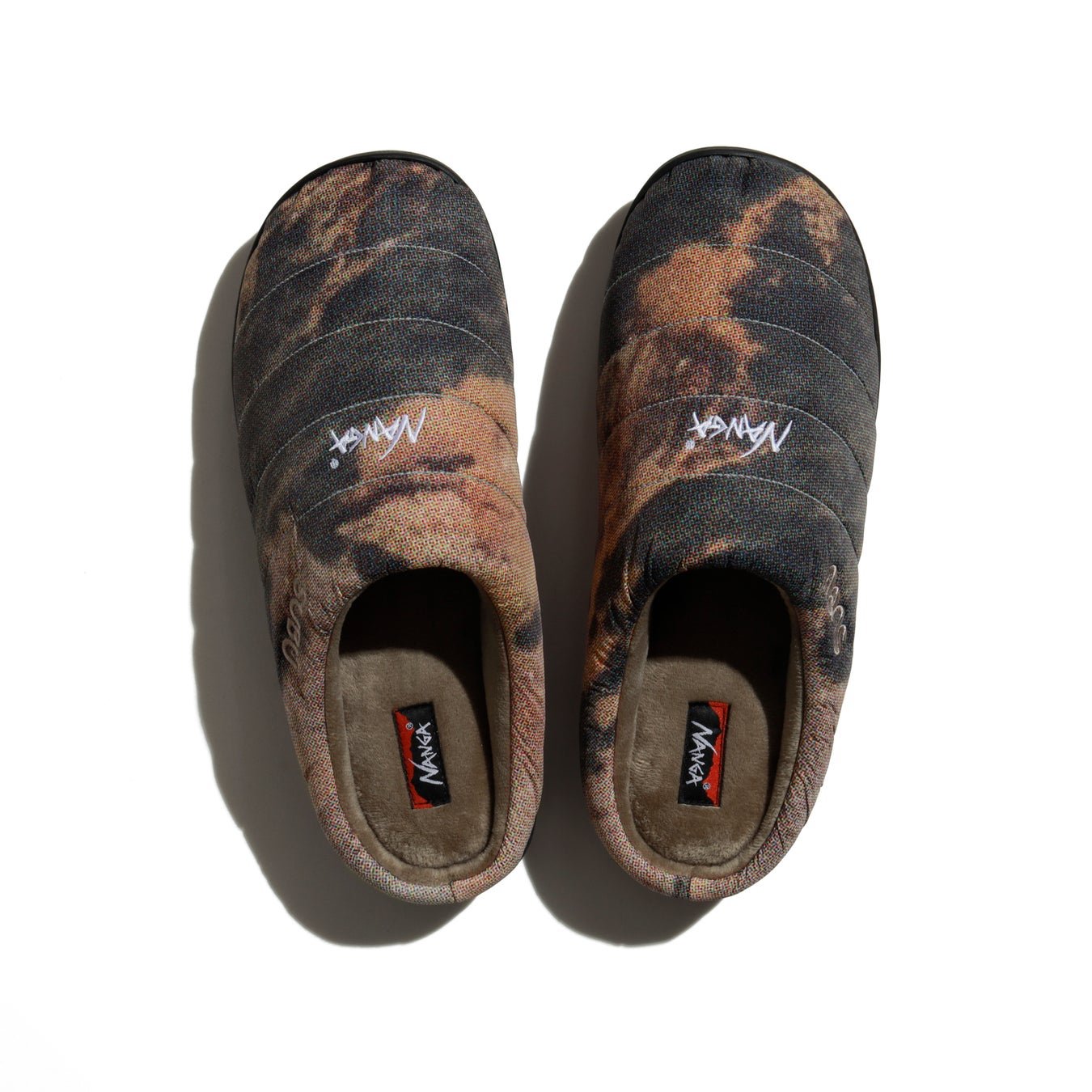 MOUNTAIN PIXELATE WINTER SANDAL，NANGA×SUBU 聯名今年新款式，山嶺迷彩像素圖印花尼龍鞋面