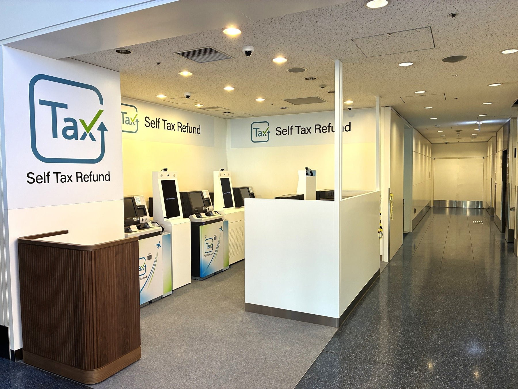 羽田機場第3 Terminal 離境後區域嘅自助退稅機（Self Tax Refund）