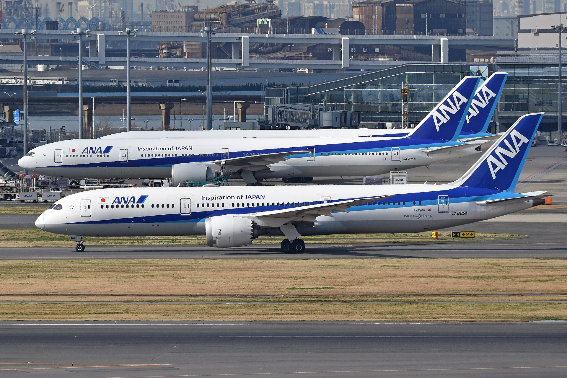全日空（ANA）客機停喺機場，機身有全日空標誌（示意圖）