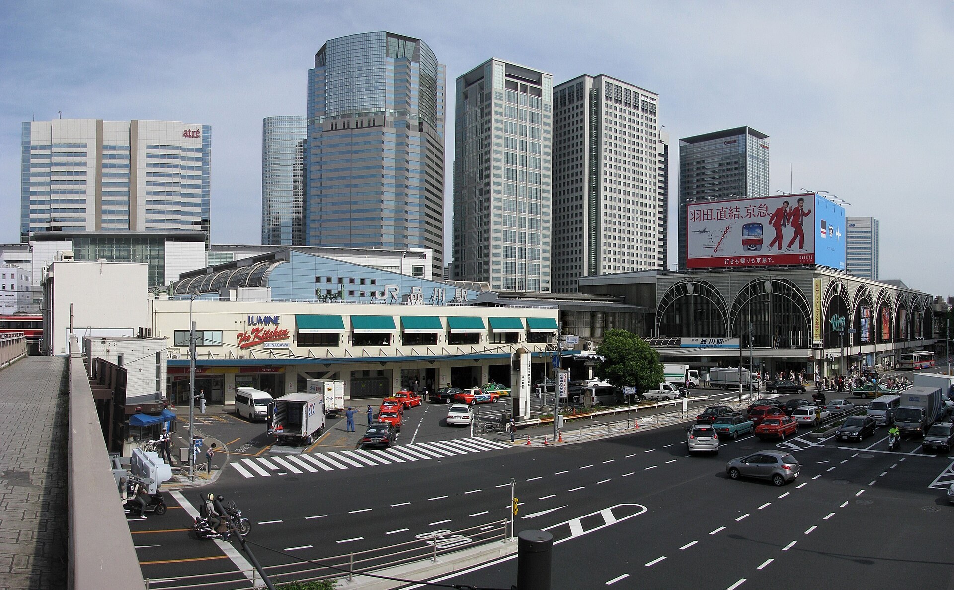 品川站新幹線站內鐵路周邊專門店 BLUE BULLET 嘅站內入口示意畫面