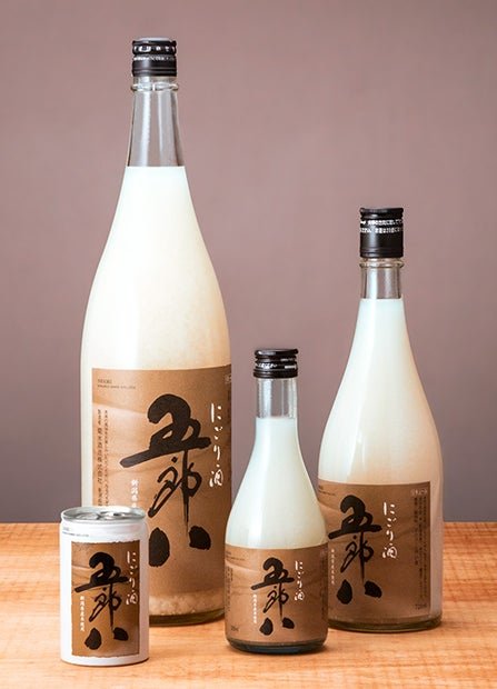 菊水酒造濁酒「五郎八」：含醪之濁酒，特寫酒體之黏稠同米之粒感