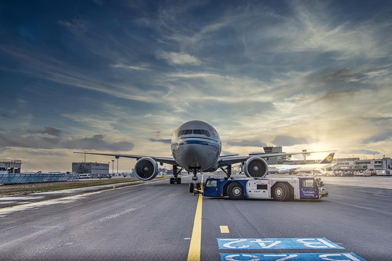 停喺日本國內機場滑行線嘅低成本航空客機(示意圖,非新聞原圖)