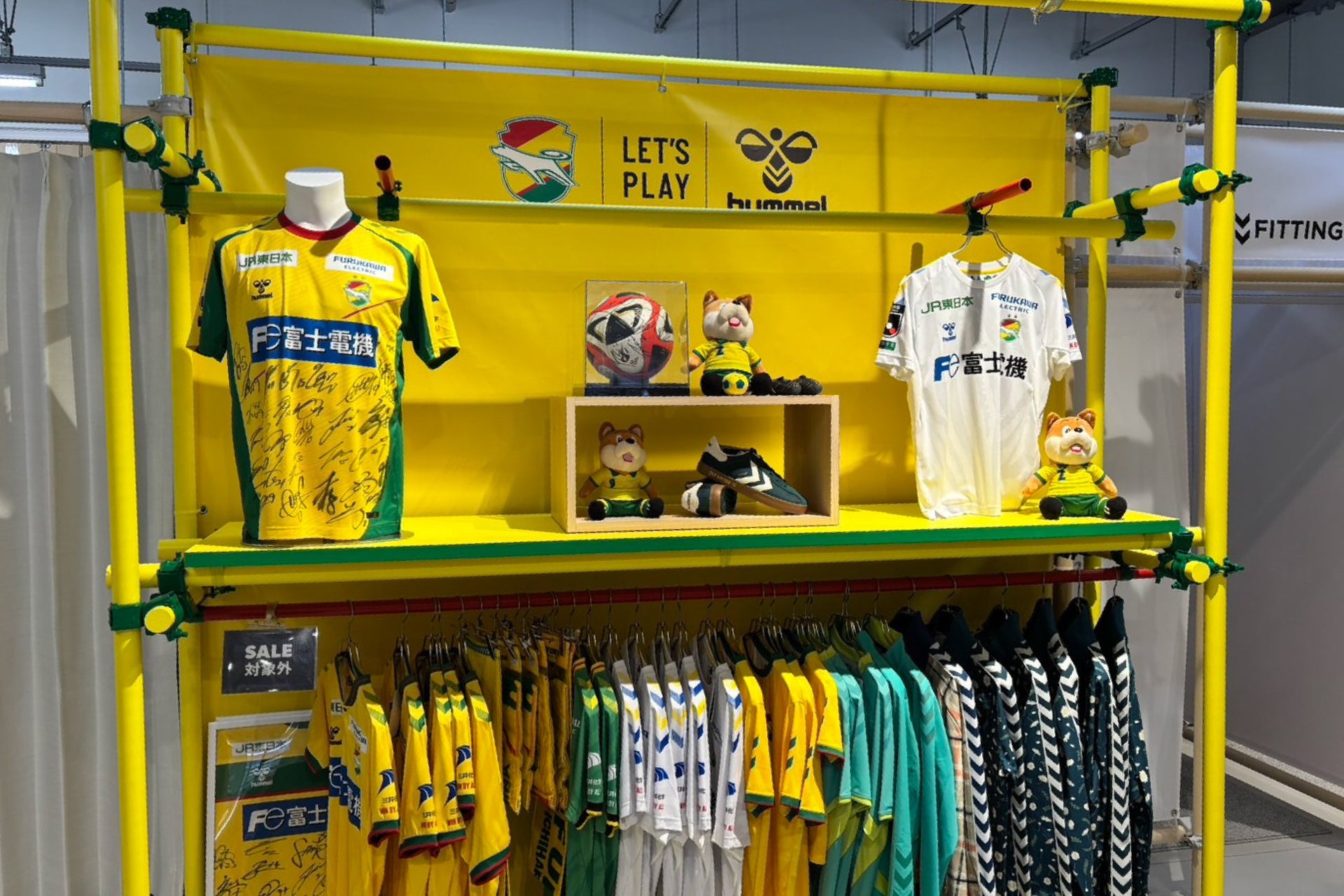 hummel 喺酒々井プレミアム・アウトレット 嘅門市,木製什器空間