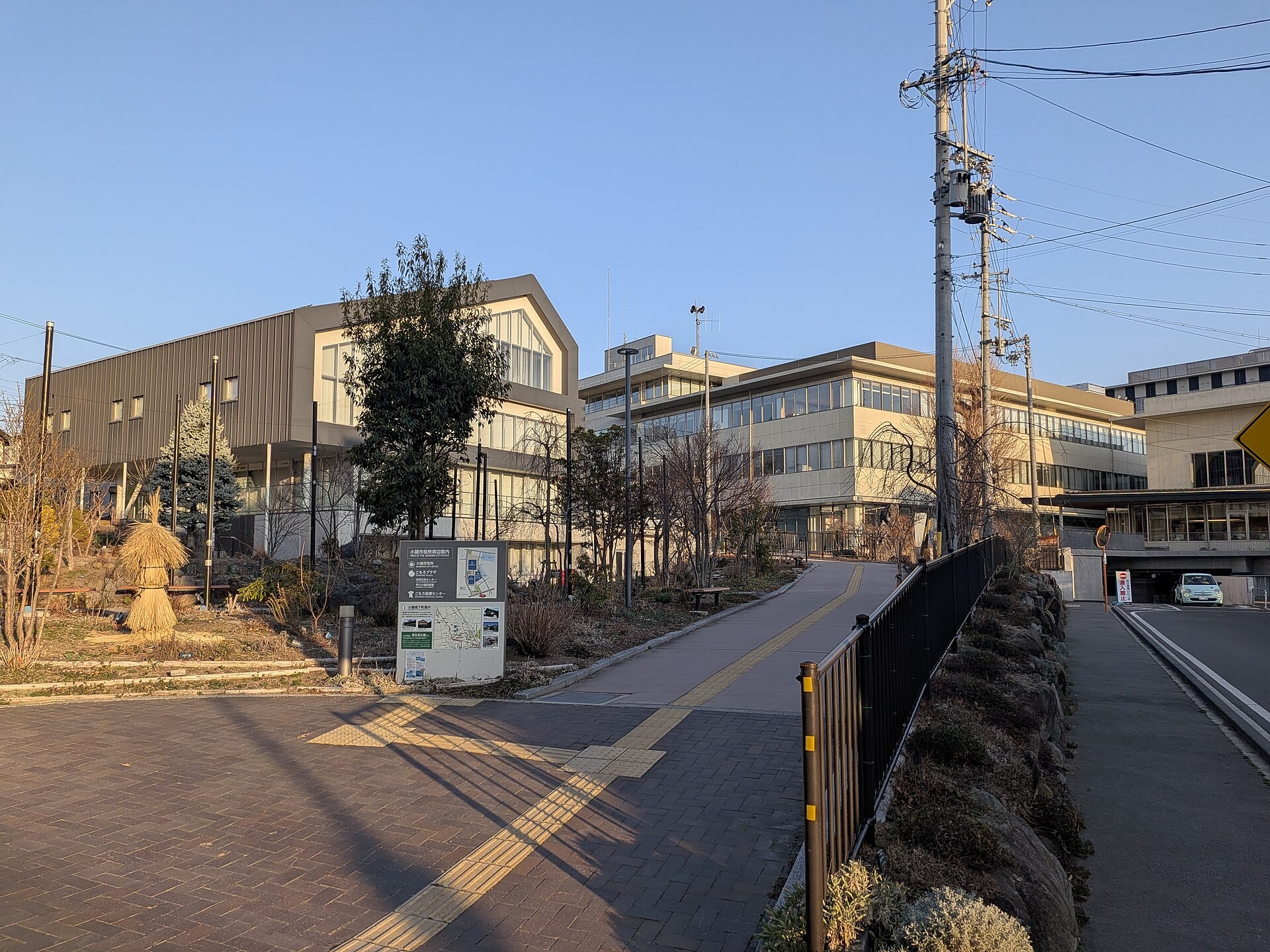 長野県小諸市嘅城市街景,遠處見到小諸城跡同山脈